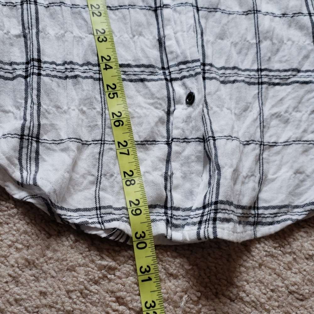 NWT- Universal Thread white plaid - Picture 4 of 7